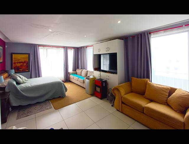 7 BEDROOM FREESTANDING FOR SALE IN KLEINMOND CENTRAL